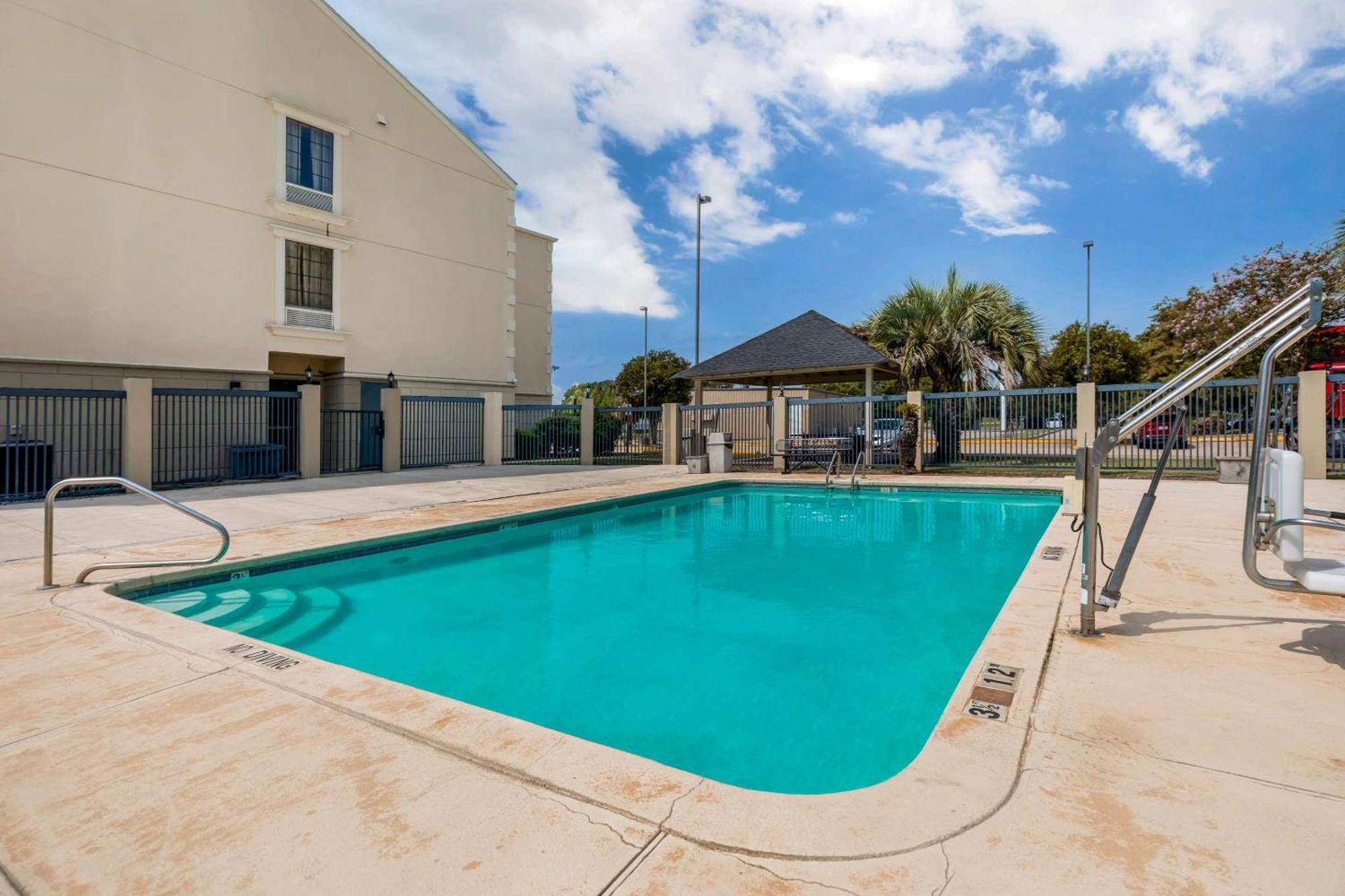 Comfort Suites Port Allen - Baton Rouge Екстериор снимка